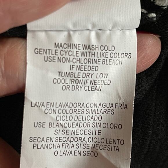 Isaac Mizrahi Short Sleeve Black and White Stripe Tunic Top Size Medium NWT - Picture 8 of 8